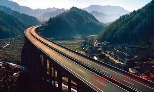 插接式鋼管腳手架曾在不少高速橋梁工程中應(yīng)用